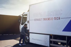 Man charging Renault Trucks E-Tech D