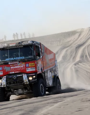 RENAULT TRUCKS EN EL SILK WAY RALLY