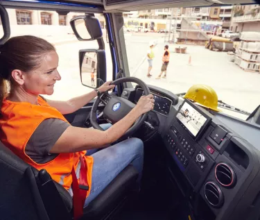 Renault Trucks E-TECH C driving